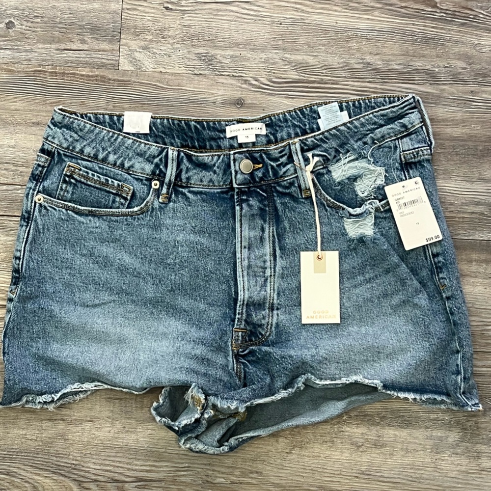 Good American THE BOMBSHELL SHORT, New with Tags, Size 15